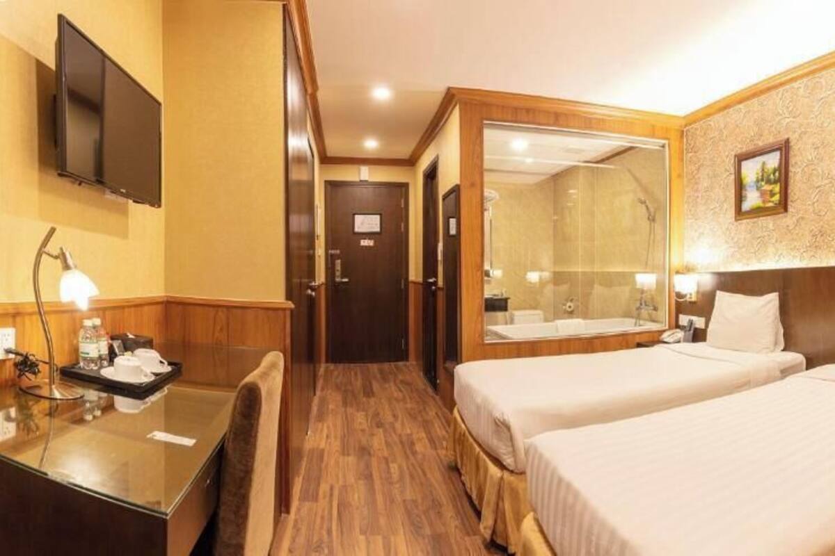 Ropa de cama de alta calidad, minibar, caja fuerte y escritorio