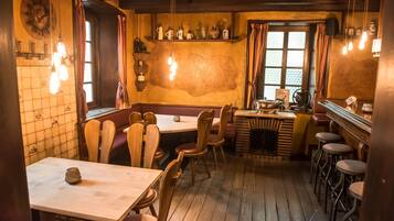 Lunch and dinner served, local and international cuisine