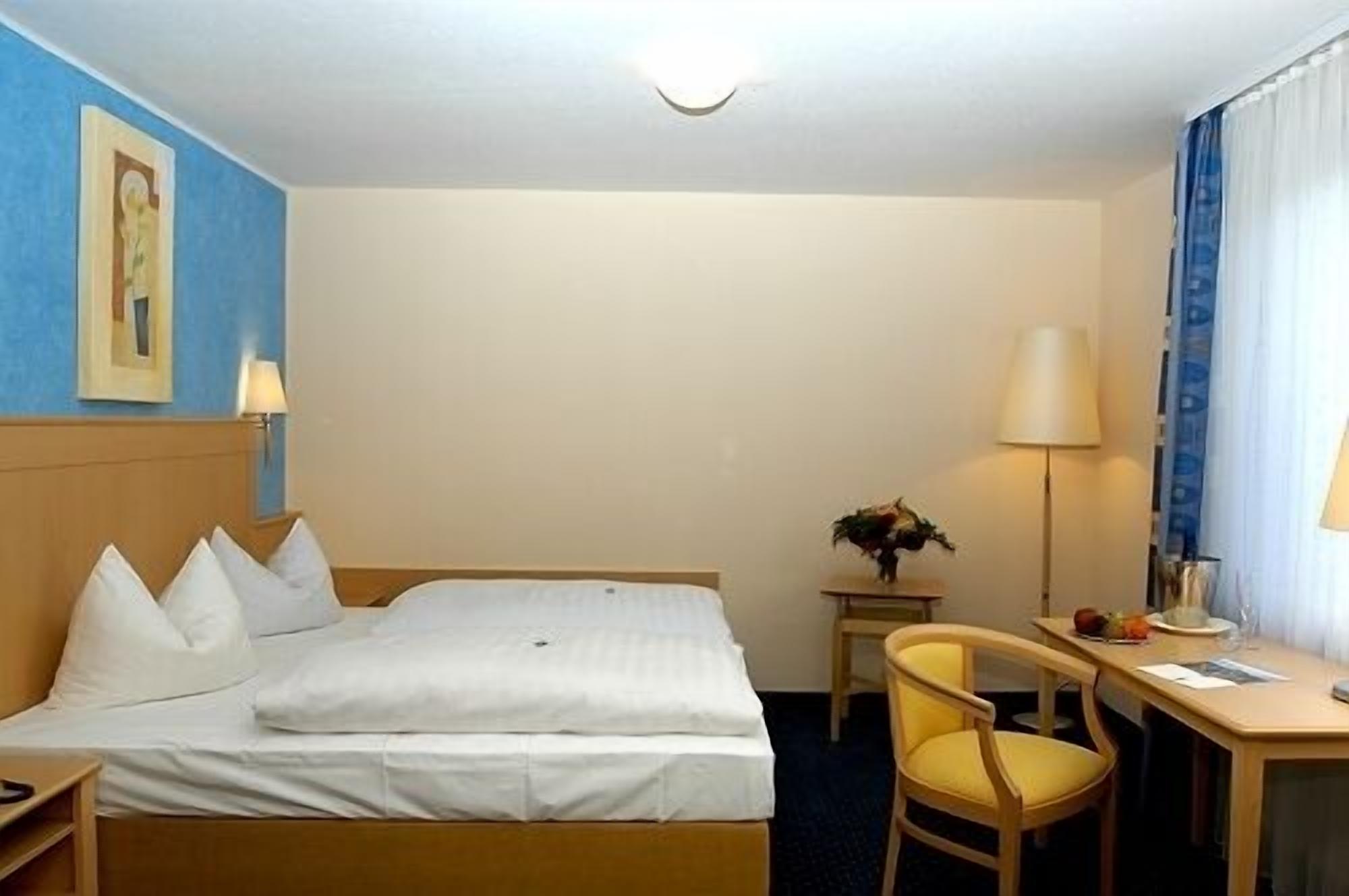 classic double room | desk, free cots/infant beds, free wifi, bed sheets