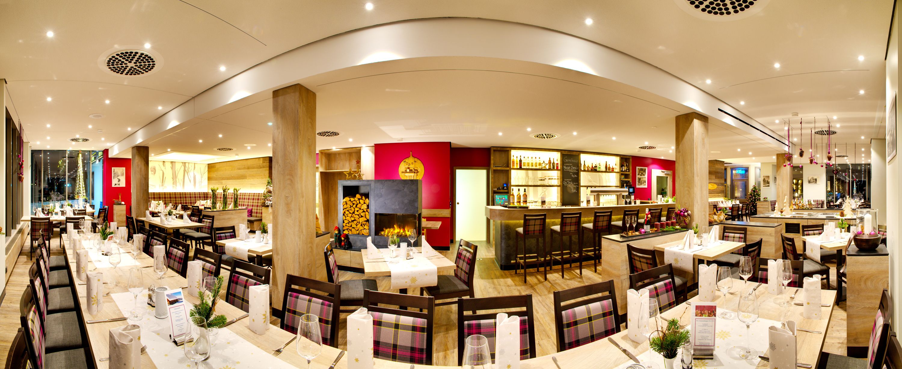 朝食、ランチ、ディナーに営業 (郷土料理)