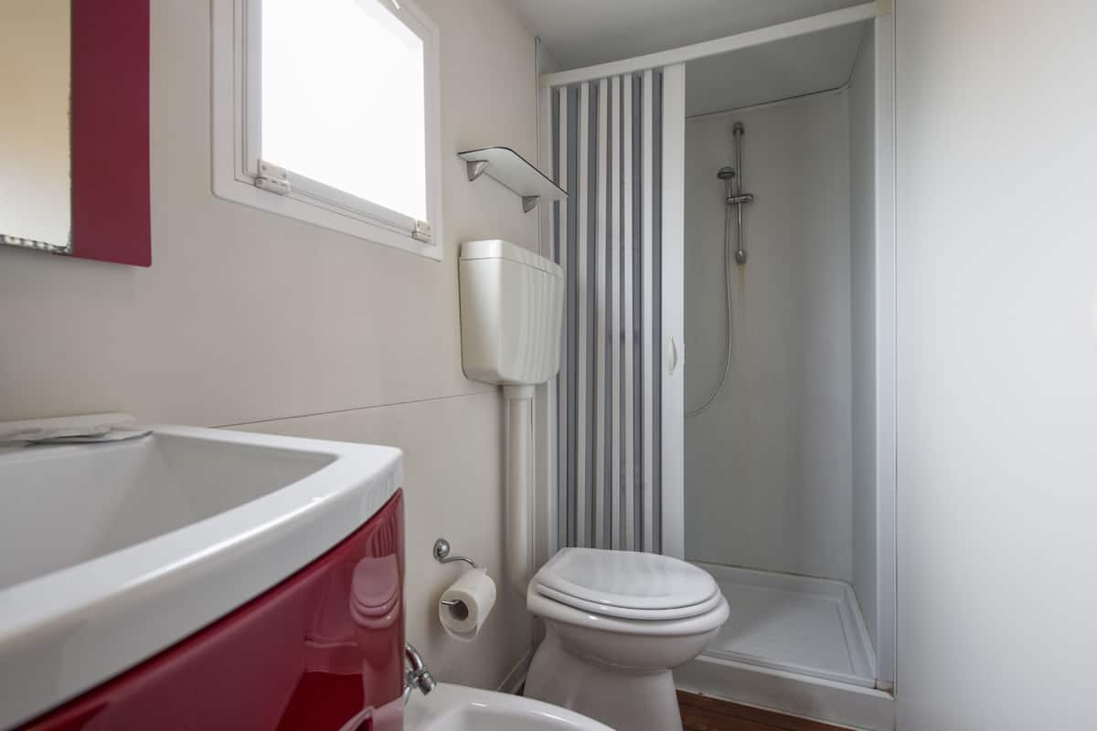 Classic-Bungalow (plus) | Badezimmer | Dusche, Handtücher