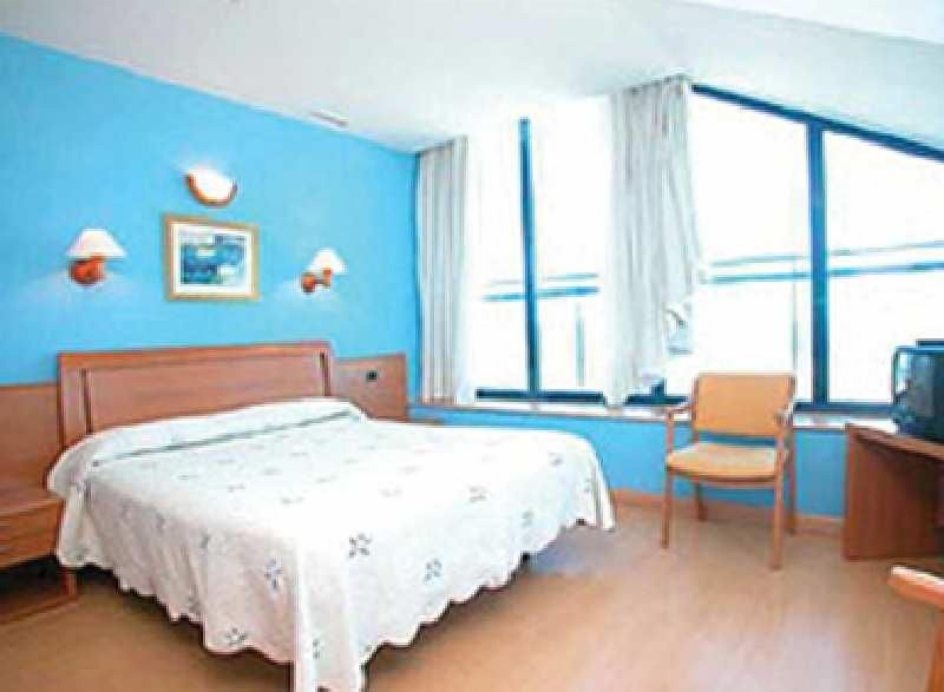 Desk, blackout drapes, cribs (surcharge), WiFi (free)
