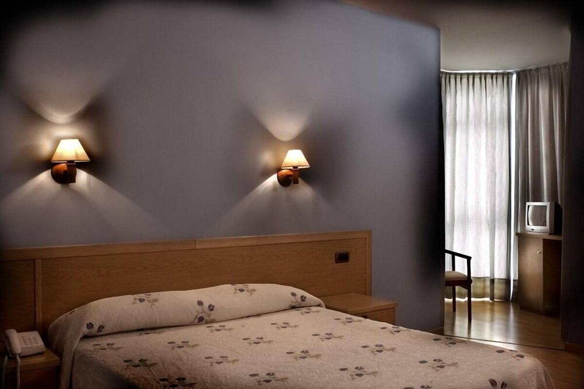 Escrivaninha, cortinas blackout, berços (sobretaxa), Wi-Fi de cortesia