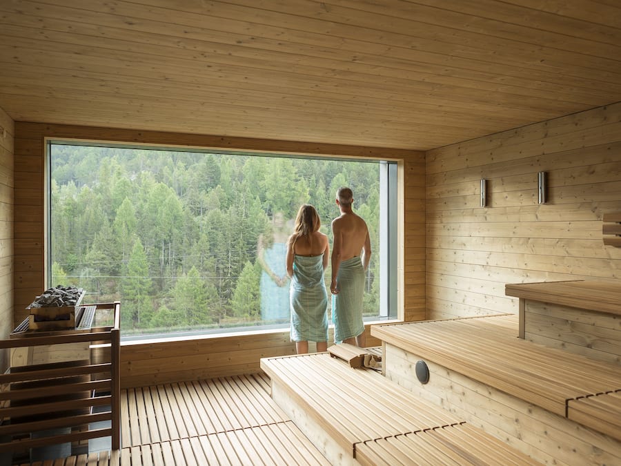 Sauna, hot tub, steam room, body treatments, aromatherapy