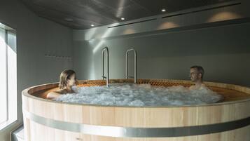 Sauna, Whirlpool, Dampfbad, Körperbehandlungen, Aromatherapie