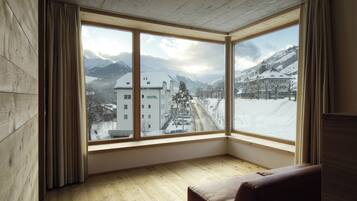 Family Quadruple Room, Private Bathroom | In-room safe