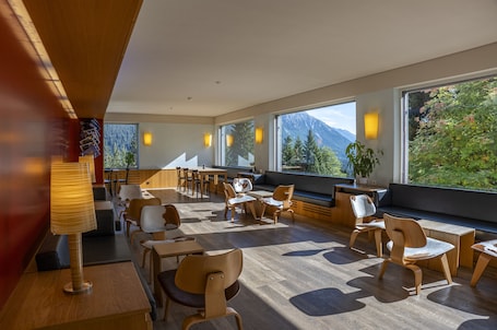 Sala de estar en el lobby. Youth Hostel Valbella