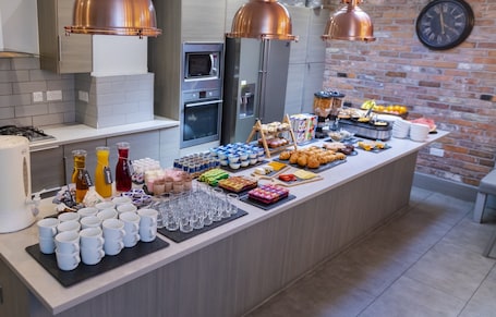 Breakfast buffet. Euro Hotel Hammersmith