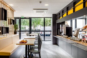 Desayuno buffet todos los días (con cargo)