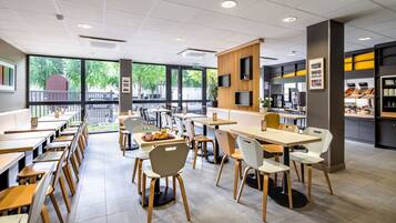 Daily buffet breakfast for a fee