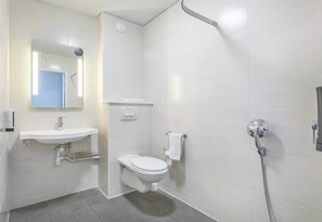 A modern bathroom with a white sink, toilet, and shower. - B&B HOTEL Marseille Les ports (Marseille)