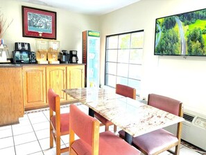 Restaurant - Budget Inn (Northport)