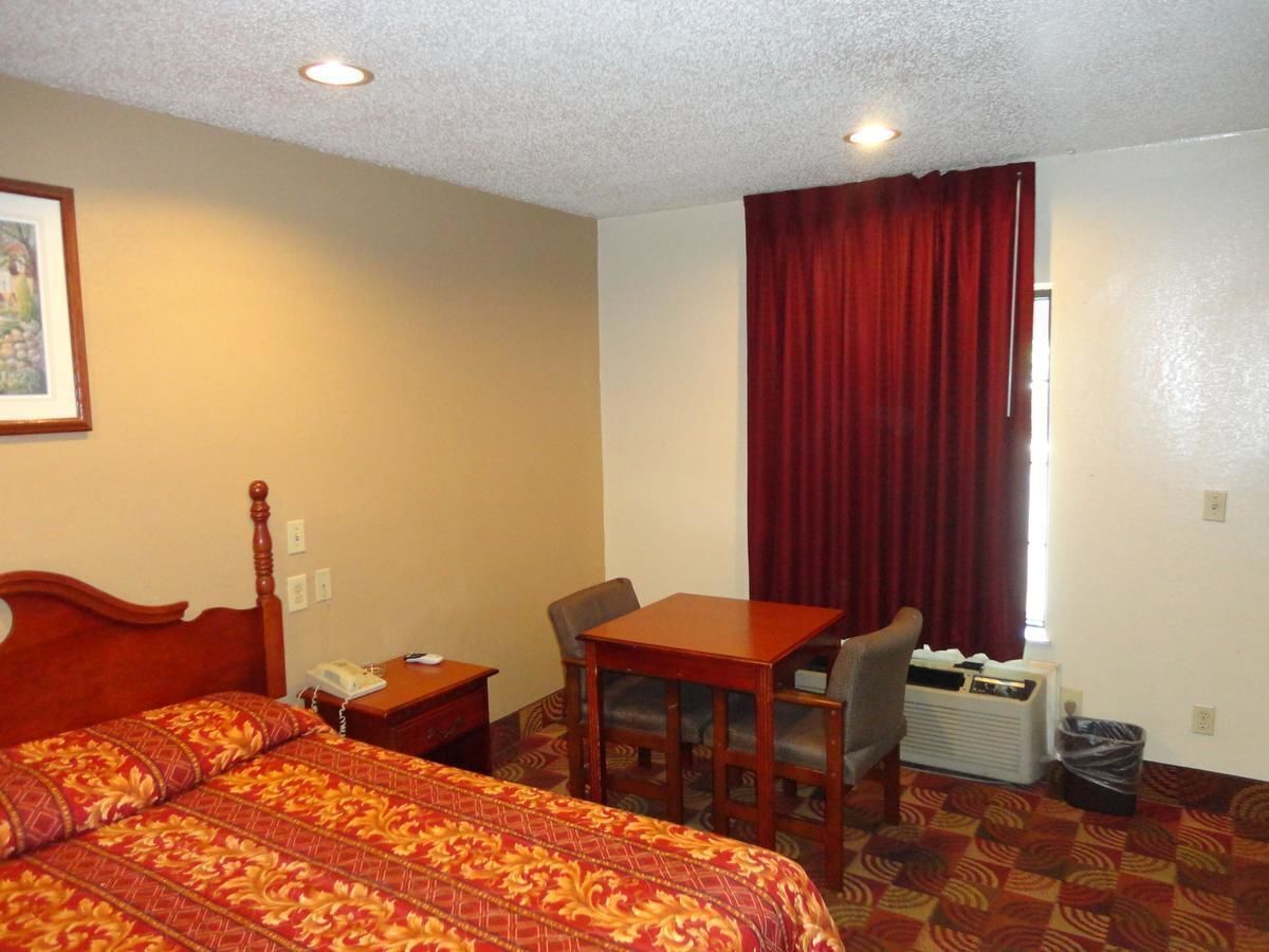 Minibar, iron/ironing board, free WiFi, bed sheets