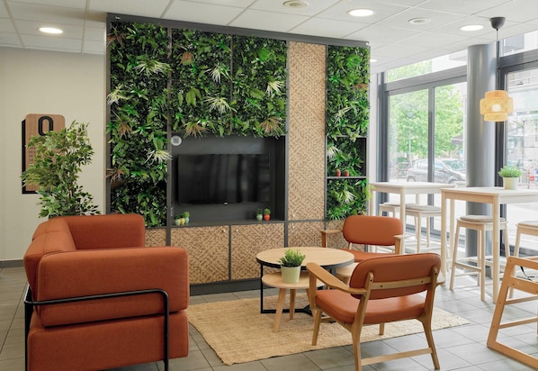 Lobby sitting area - B&B HOTEL Paris Est Bobigny (Bobigny)