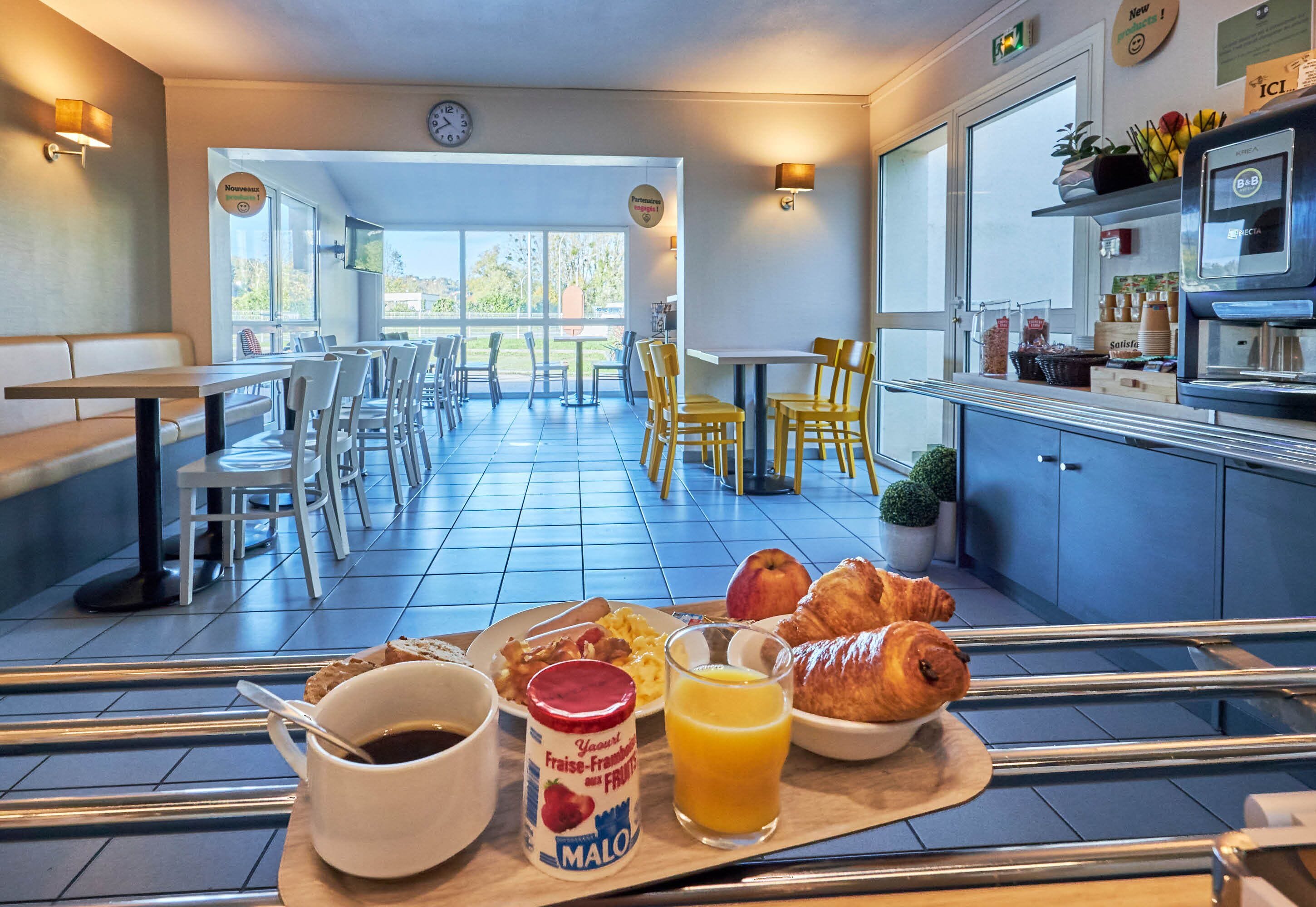 Petit déjeuner buffet servi tous les jours en supplément