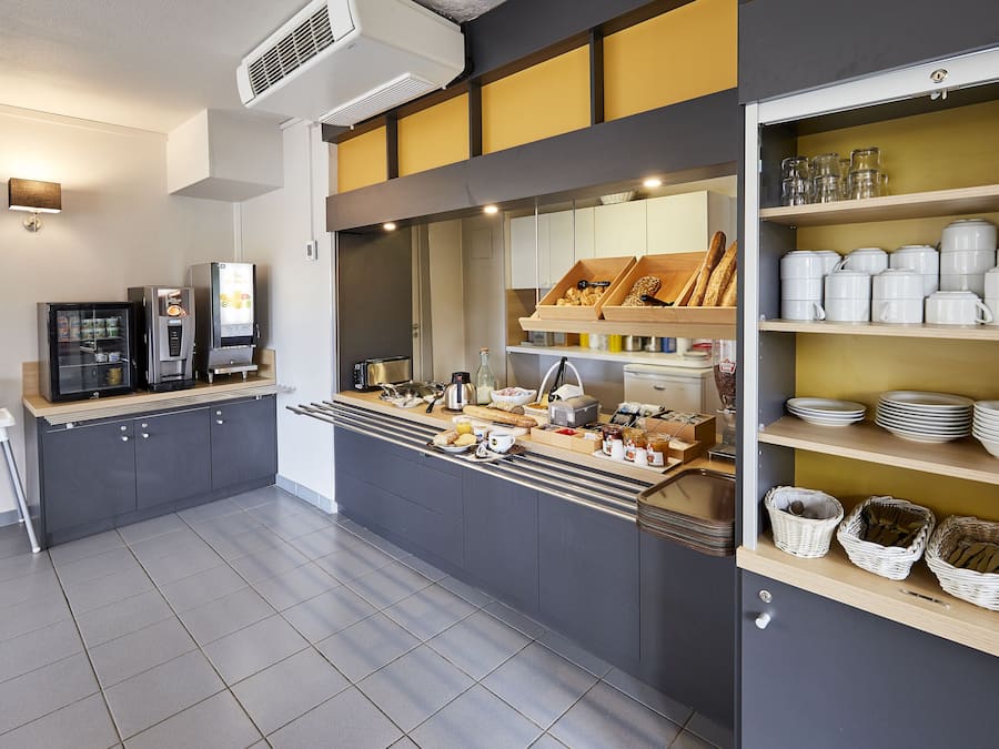 Daily buffet breakfast for a fee