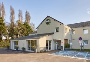 Front of property - B&B HOTEL Honfleur (La Riviere-Saint-Sauveur)