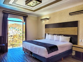 Quarto superior | Escrivaninha, espaço de trabalho para notebook, Wi-Fi de cortesia