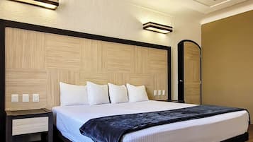 Habitació estàndard, 1 llit de matrimoni gran | Escriptori, espai de treball apte per a portàtils i wifi gratuïta