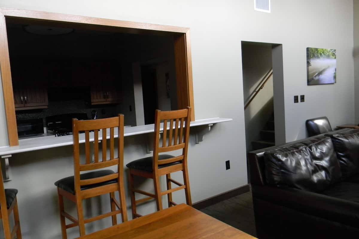 duplex, 3 bedrooms, 2 bathrooms | desk, iron/ironing board, free wifi, bed sheets