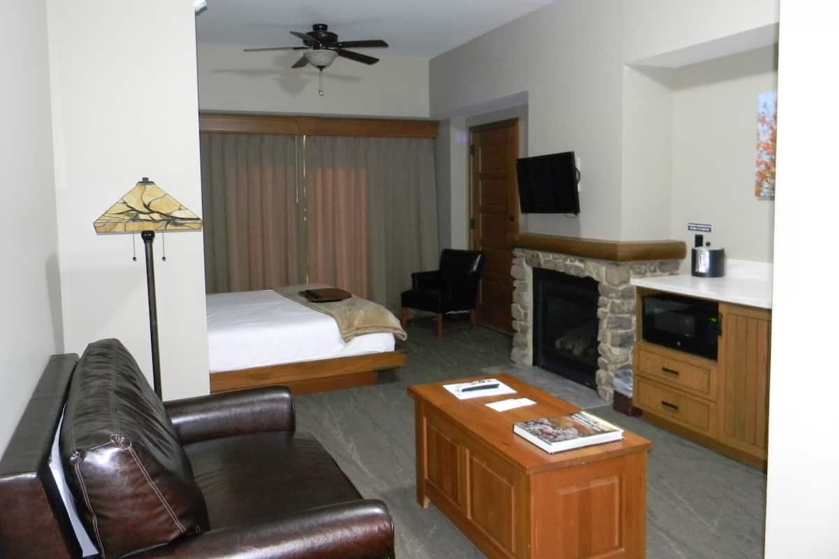 Room, 1 King Bed with Sofa bed | Desk, iron/ironing board, free WiFi, bed sheets