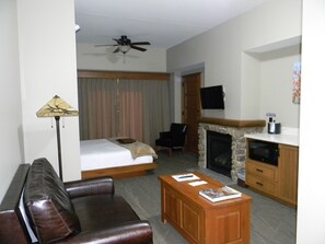 Room, 1 King Bed with Sofa bed - Echo Bluff State Park (Eminence)