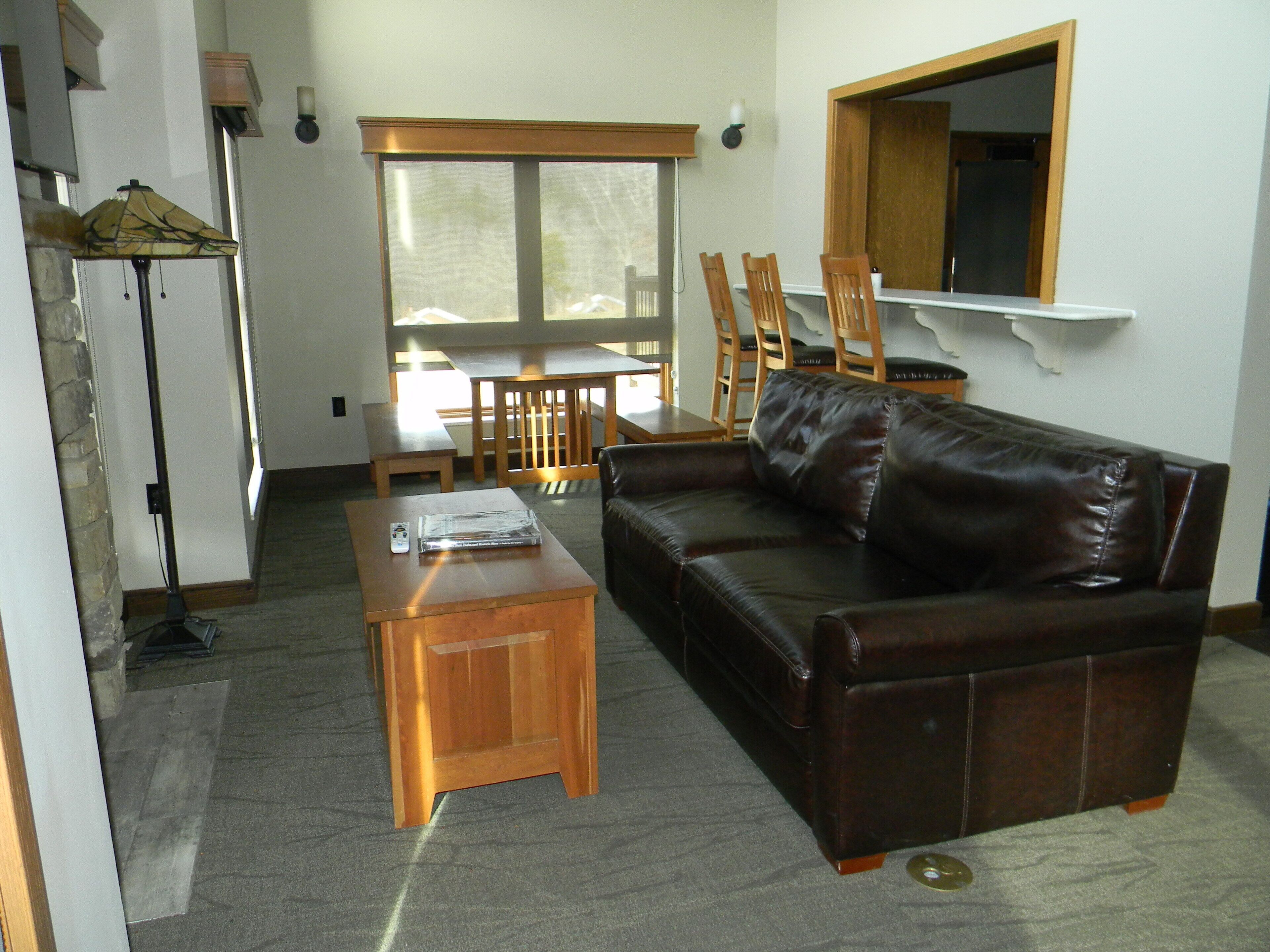 duplex, 3 bedrooms, 2 bathrooms | living area | flat-screen tv, fireplace