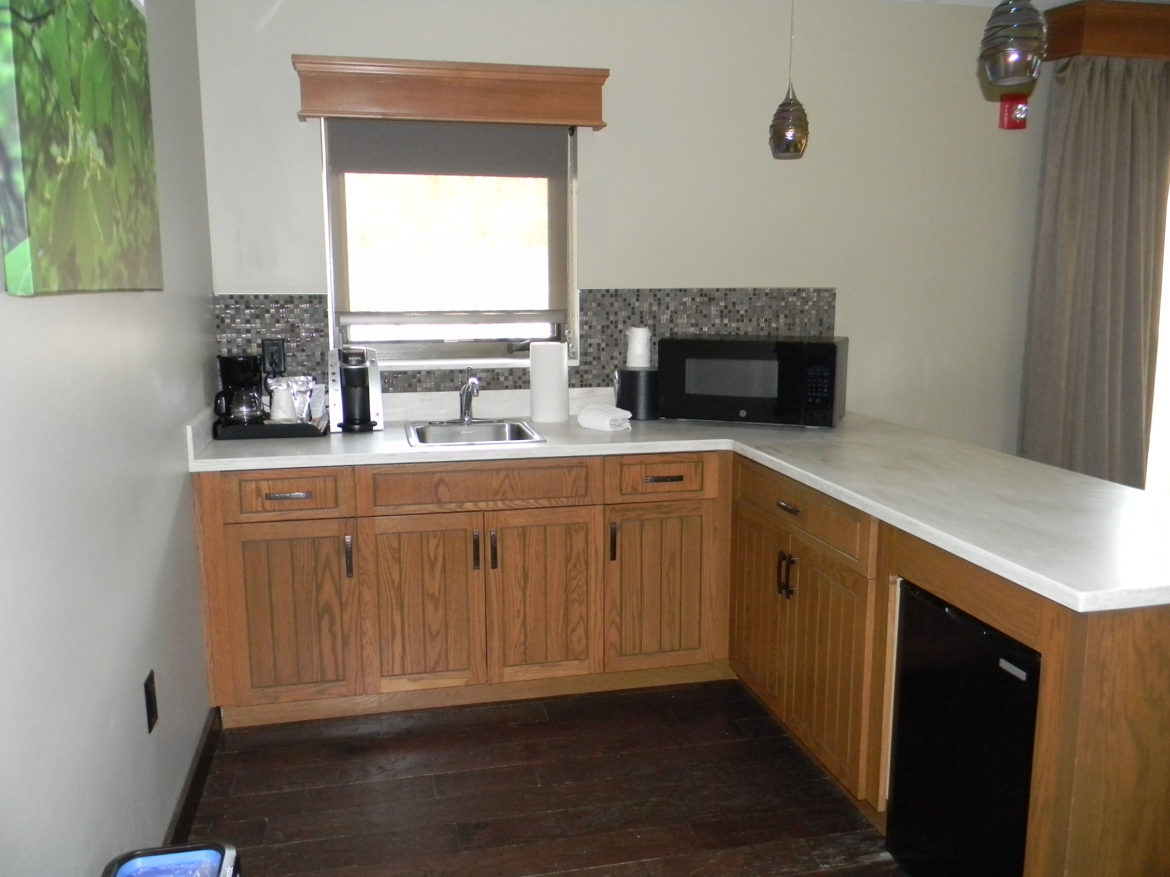 suite, 2 bedrooms | private kitchen | microwave, coffee/tea maker