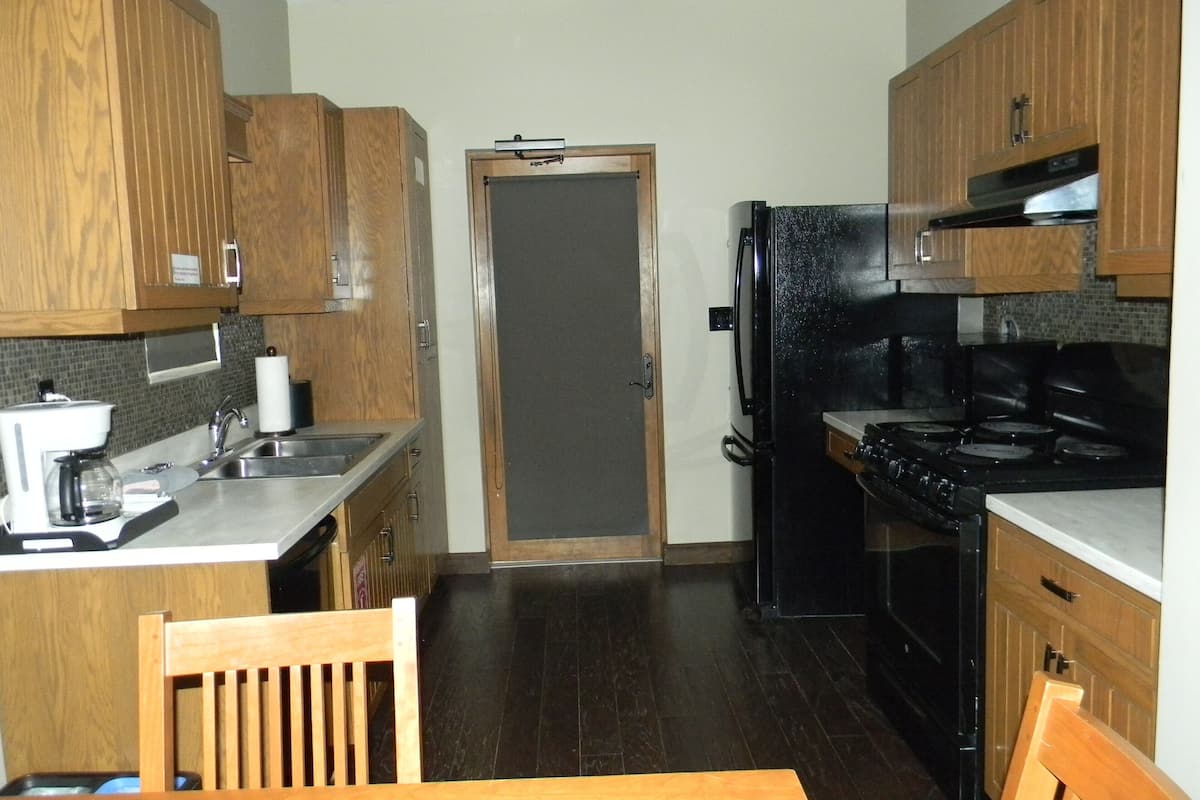 cabin, 2 bedrooms | private kitchen | microwave, coffee/tea maker