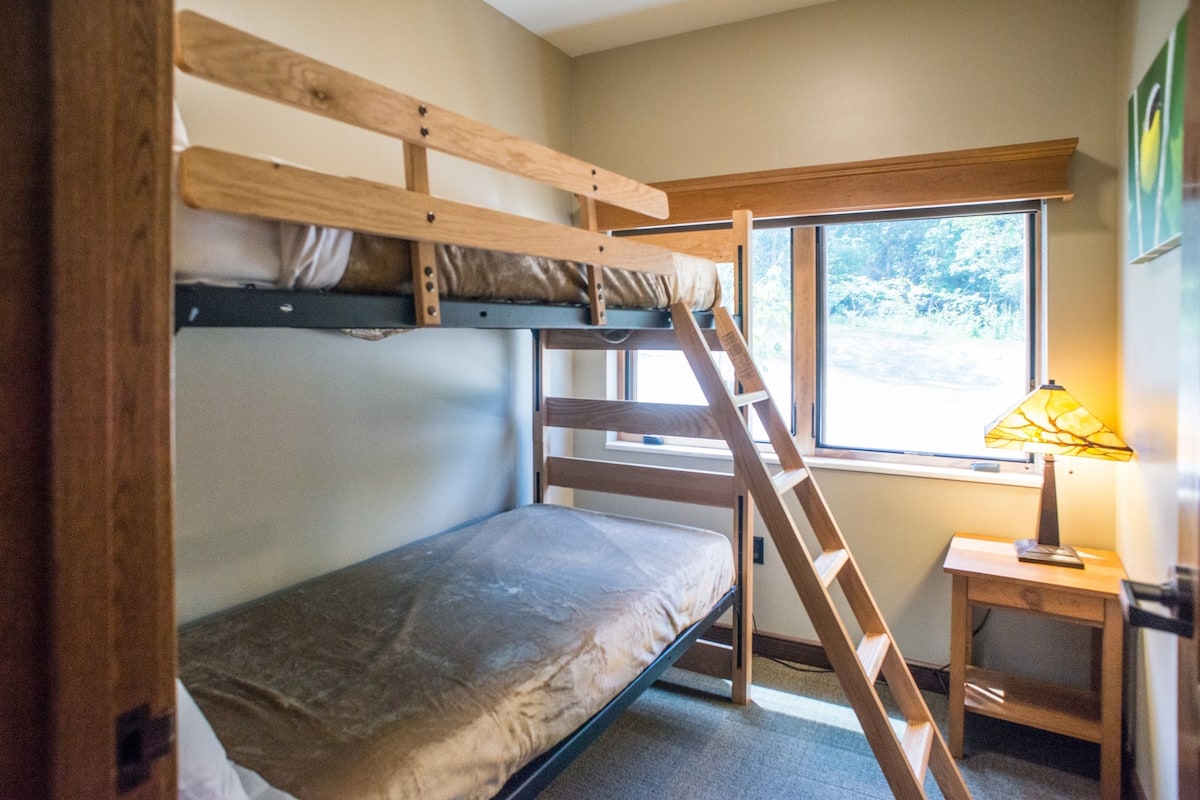 Duplex, 3 Bedrooms | Desk, iron/ironing board, free WiFi, bed sheets