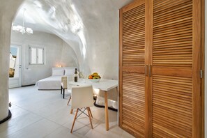 Rúmföt af bestu gerð, öryggishólf í herbergi, skrifborð, hljóðeinangrun