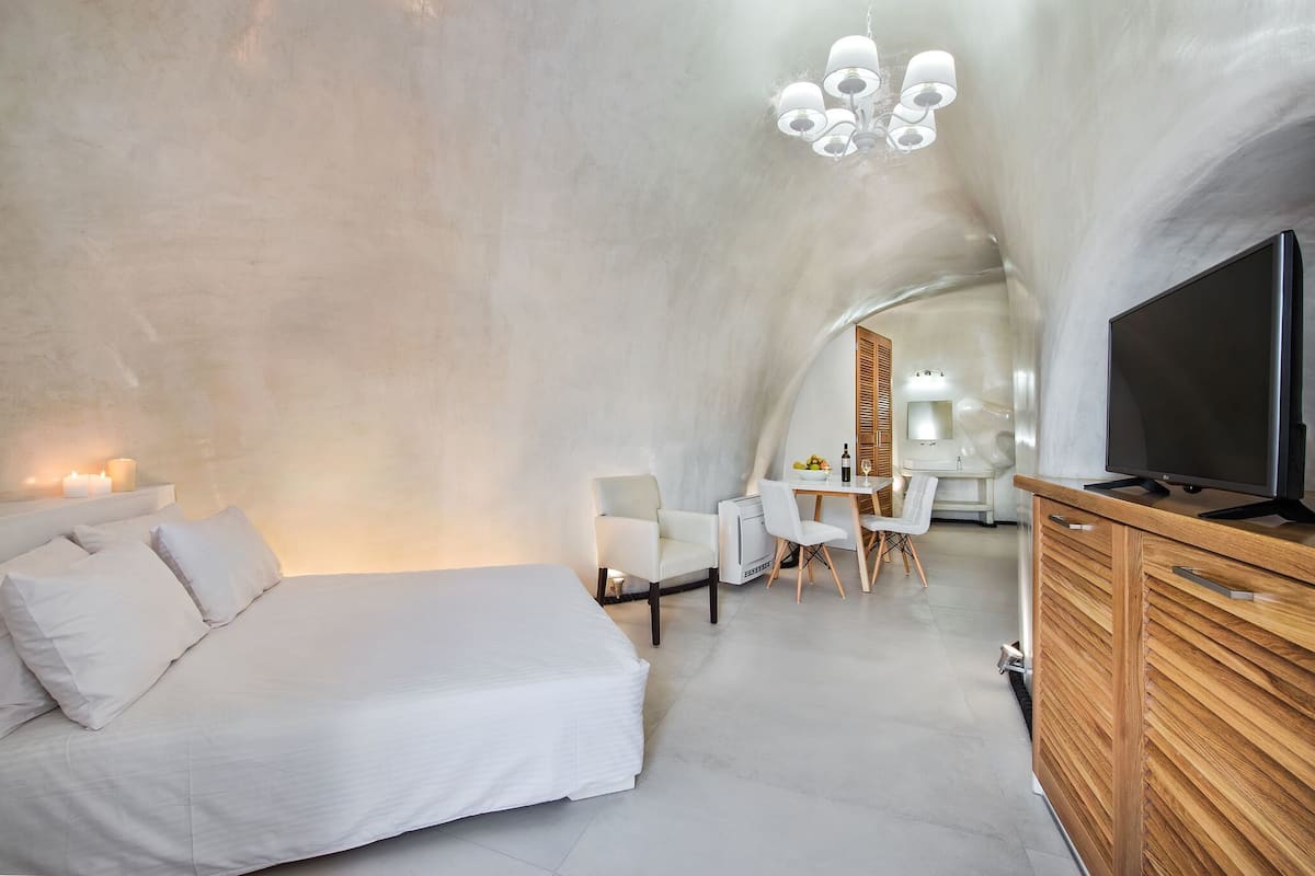 1 bedroom, premium bedding, in-room safe, desk