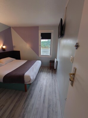 Individually decorated, individually furnished, cots/infant beds - Fasthôtel Angers Ouest (Beaucouze)