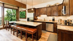 Deluxe Condo, 3 Bedrooms, Hill View (C6) | Private kitchen | Full-size fridge, oven, stovetop, dishwasher - Durant Condominiums by Frias (Aspen)