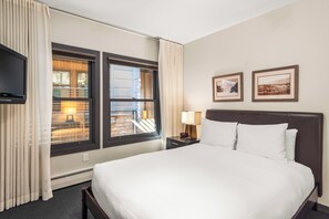 Premium bedding, individually decorated, individually furnished - Durant Condominiums by Frias (Aspen)