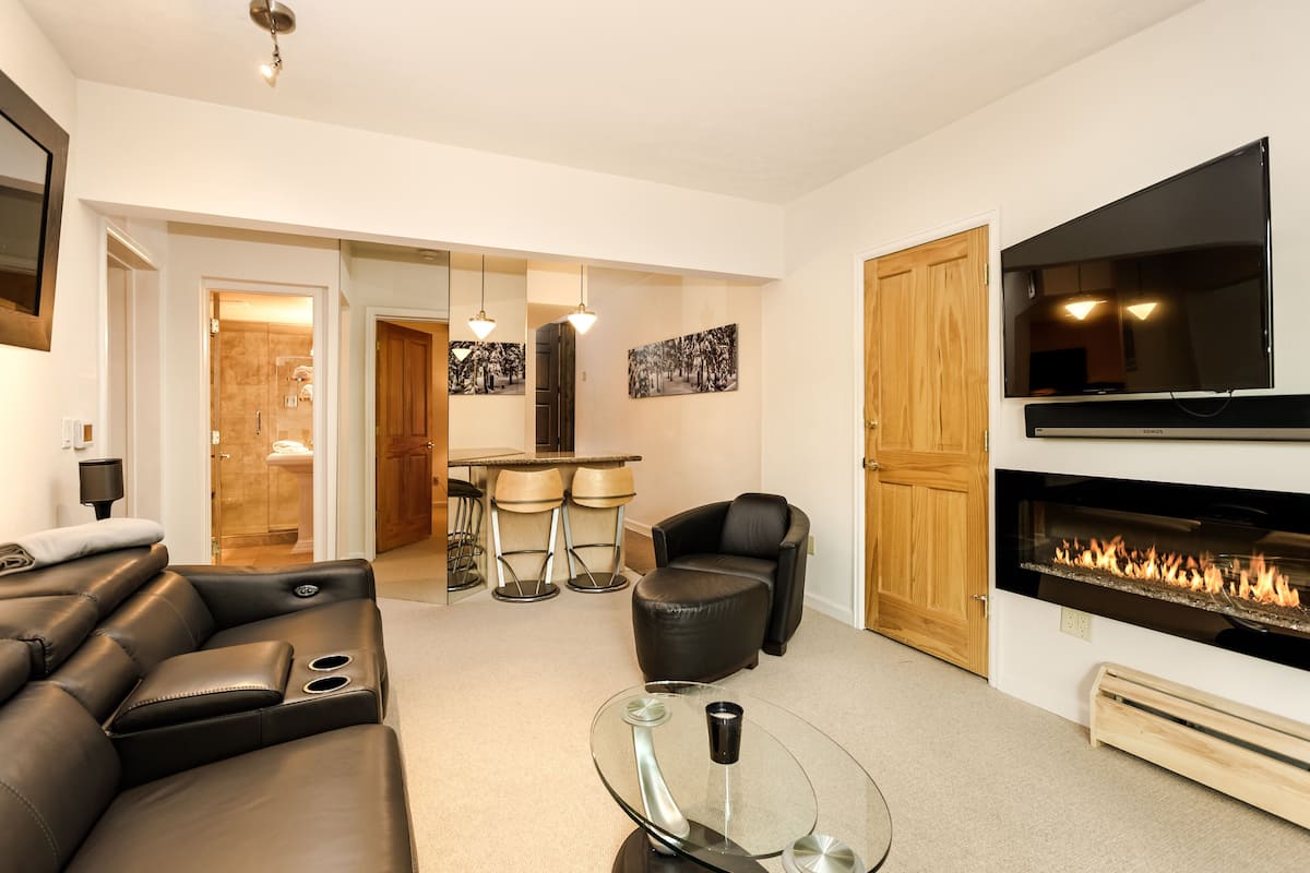 Deluxe Condo, 1 Bedroom, Fireplace (C12) | Living area | Flat-screen TV