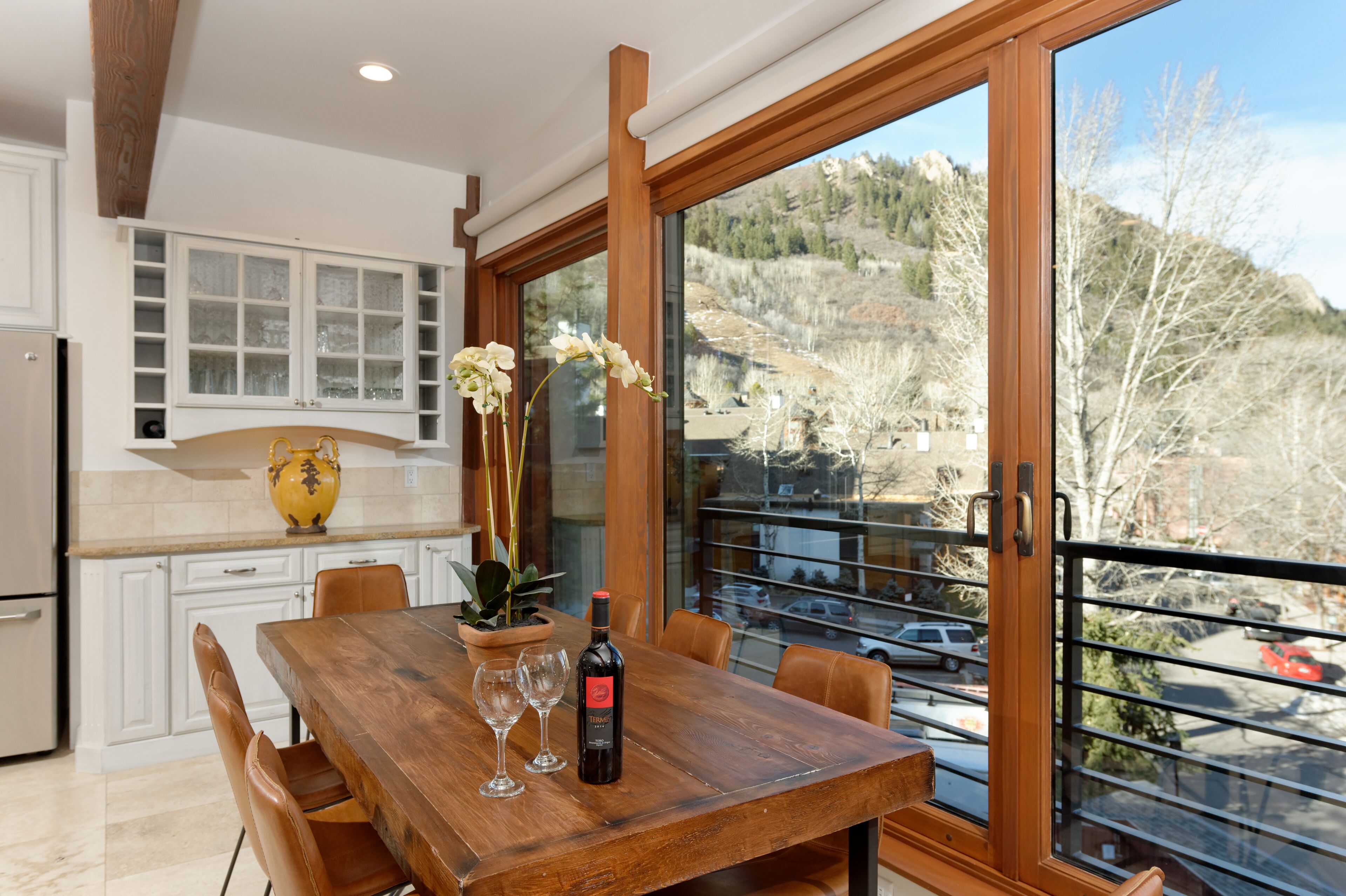 Deluxe Condo, 4 Bedrooms, Jetted Tub, Hill View (D5) | In-room dining