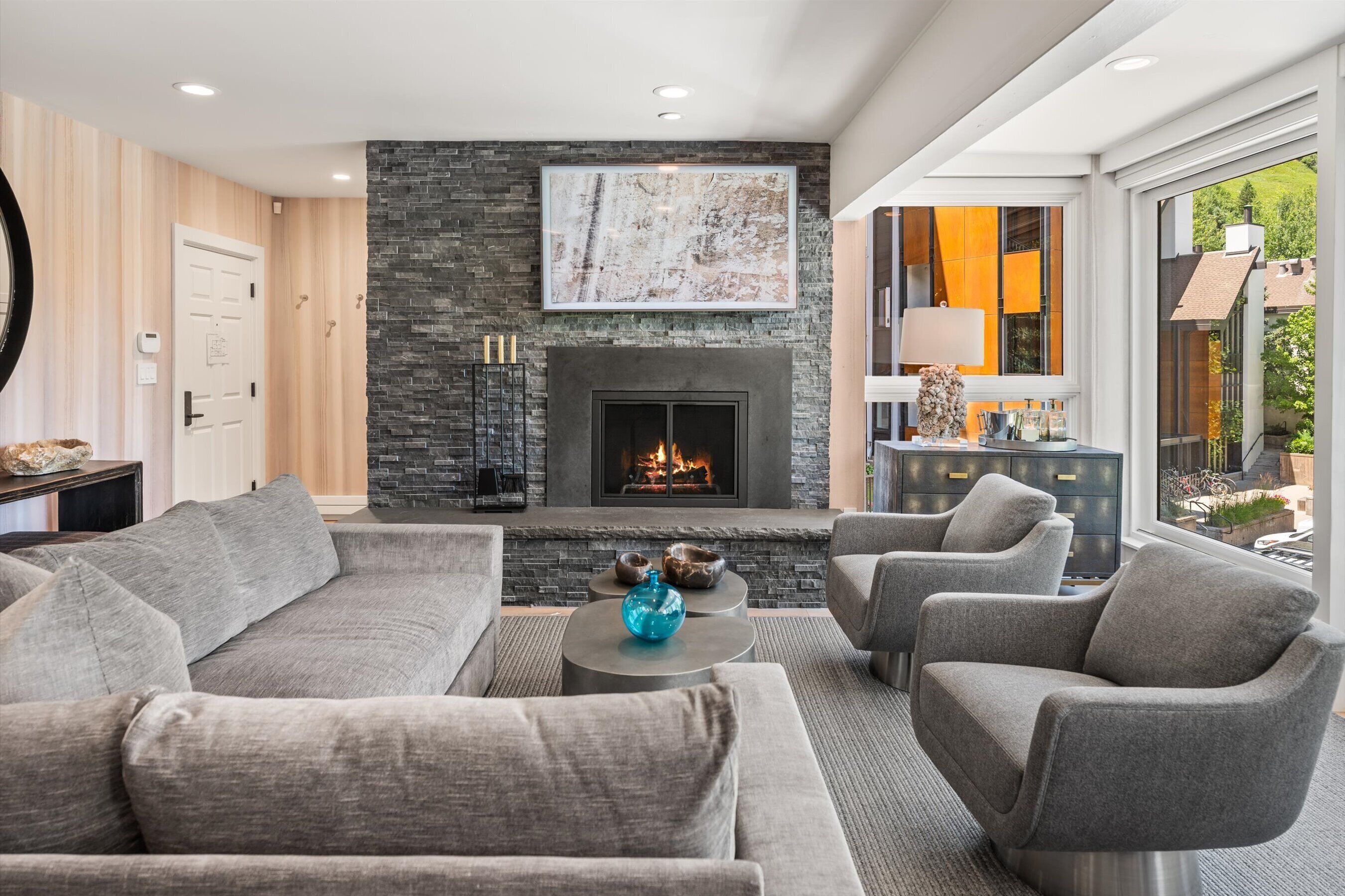 Luxury-Apartment, 3 Schlafzimmer, Kamin, Hügelblick (C2) | Wohnbereich | Flachbildfernseher