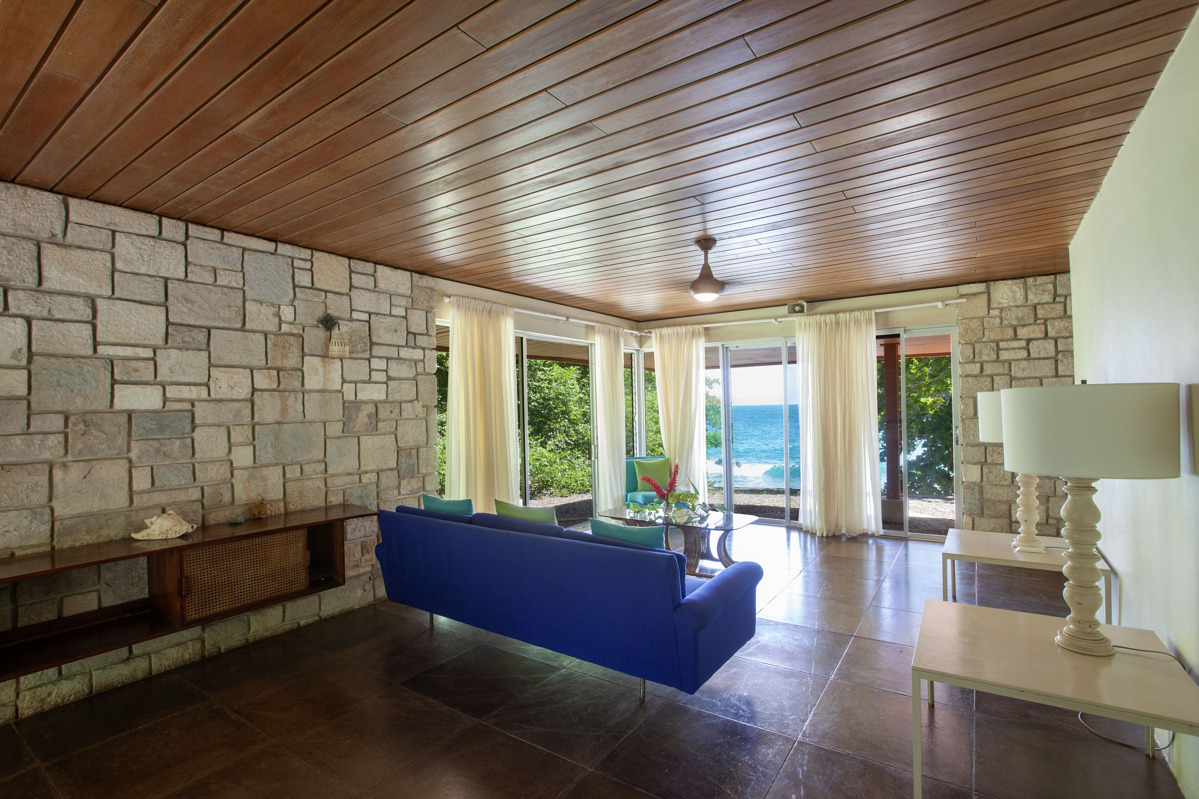 Villa, 1 Schlafzimmer, Meerblick | Zimmersafe, individuell dekoriert, individuell eingerichtet, Bettwäsche