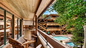 Deluxe Condo, 3 Bedrooms, Fireplace (10) | Terrace/patio