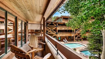 Deluxe Condo, 3 Bedrooms, Fireplace, Mountain View (10) | Terrace/patio