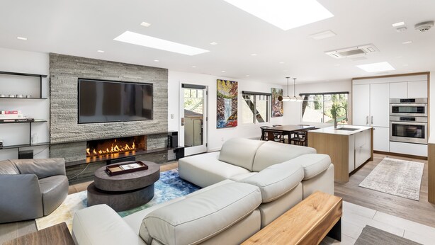 Luxury Condo, 2 Bedrooms, Fireplace, Mountain View (390) | Living area