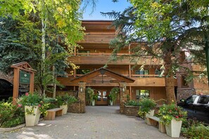 Front of property - Fasching Haus Condominiums by Frias (Aspen)
