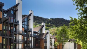 Exterior - Fifth Avenue Condominiums by Frias (Aspen)