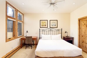 Deluxe appartement, 2 slaapkamers (202) | Luxe beddengoed, individueel gedecoreerd, individueel gemeubileerd