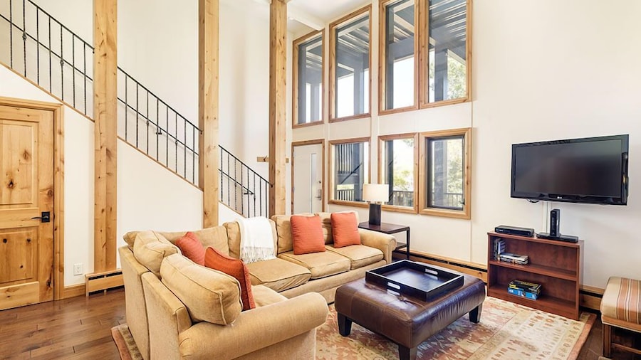 Fifth Avenue Condominiums by Frias