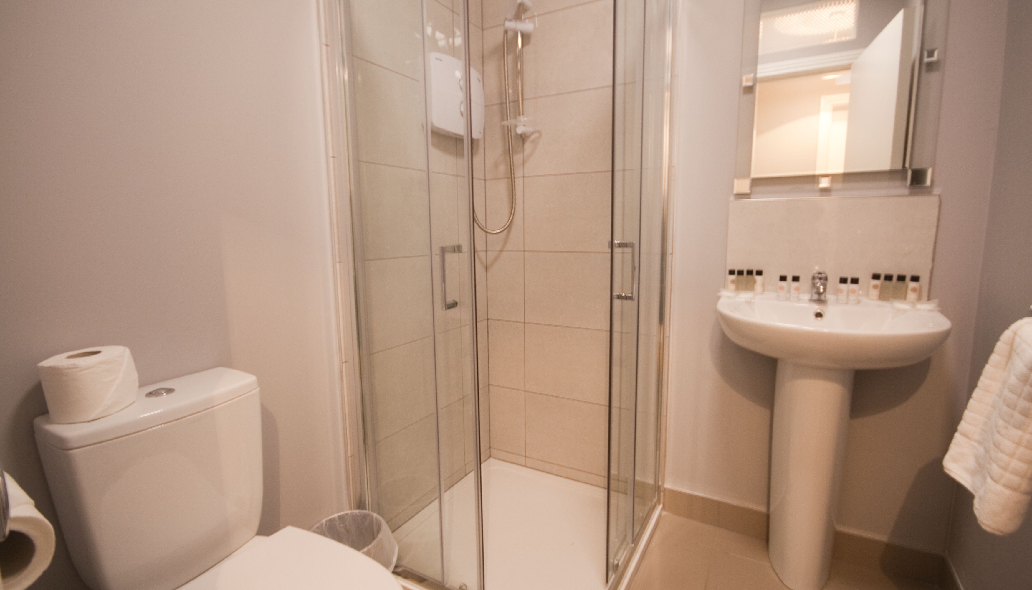 Apartamento, 2 quartos | Banheiro | Chuveiro, produtos de toalete grátis