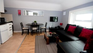 Apartamento econômico, 2 camas de casal | 1 quarto, escrivaninha, ferros/tábuas de passar roupa, Wi-Fi de cortesia