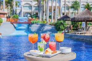 Poolside bar - Mavsa Resort Convention & SPA - All inclusive (Cesario Lange)