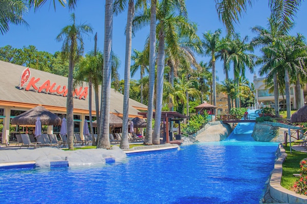 Indoor pool, outdoor pool, sun loungers